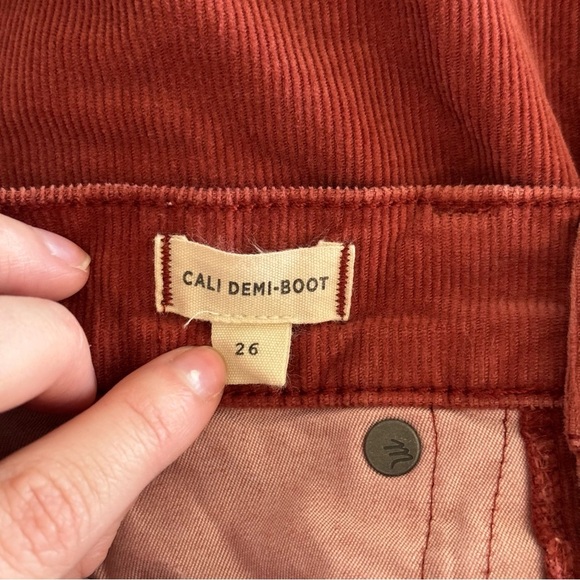 MADEWELL Cali Demi-Boot Jeans in Corduroy: Button-Front Edition Canterbury Red - Picture 8 of 8